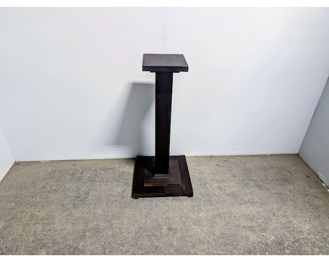 Simple 1900,s Pedestal Plant Stand # 199766 Shipping is not a 1.00 Shipping is not free please contact us before purchase Thanks