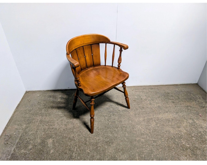 UNUSUAL 1940,S CAPTAINS CHAIR # 200751 Shipping is not a 1.00 Shipping is not free please contact us before purchase Thanks