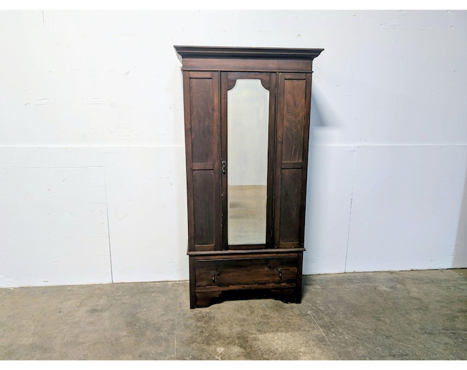 1920,s Unusual Size Coat Closet # 200287 Shipping is not a 1.00 Shipping is not free please contact us before purchase Thanks