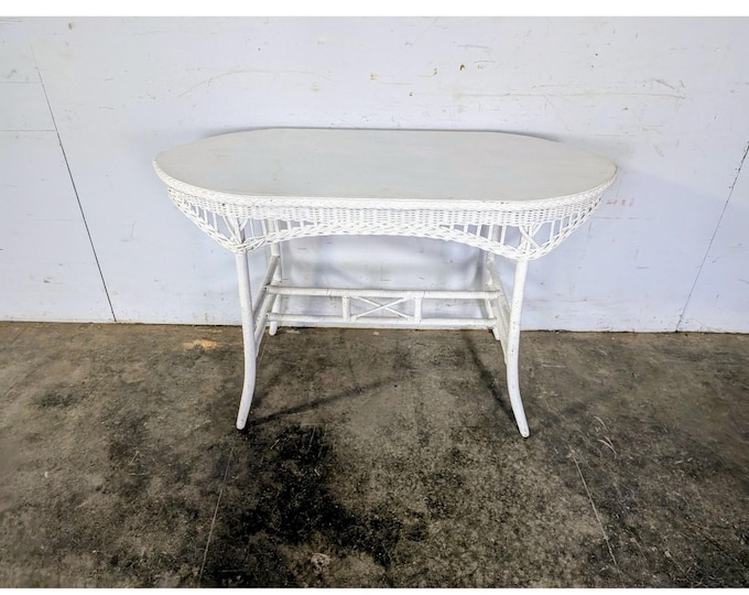1940,S OVAL WICKER TABLE # 197904 Shipping is not a 1.00 Shipping is not free please contact us before purchase Thanks