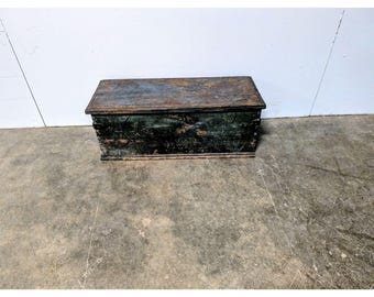 Early 1800,s Flip Top Trunk # 199924 Shipping is not a 1.00 Shipping is not free please contact us before purchase Thanks