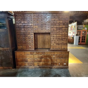 1890,S Eikenhouten kast met 221 met zink beklede laden # 190473 Verzending is niet gratis. Neem voor aankoop contact met ons op. Bedankt