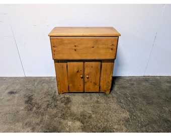 Unusual Vermont Pine Blanket Chest / Dry Sink # 200712 Shipping is not a 1.00 Shipping is not free please contact us before purchase Thanks