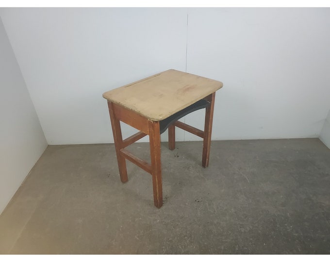 1940,S SCHOOL DESK # 193590 Shipping is not free please conatct us before purchase Thanks