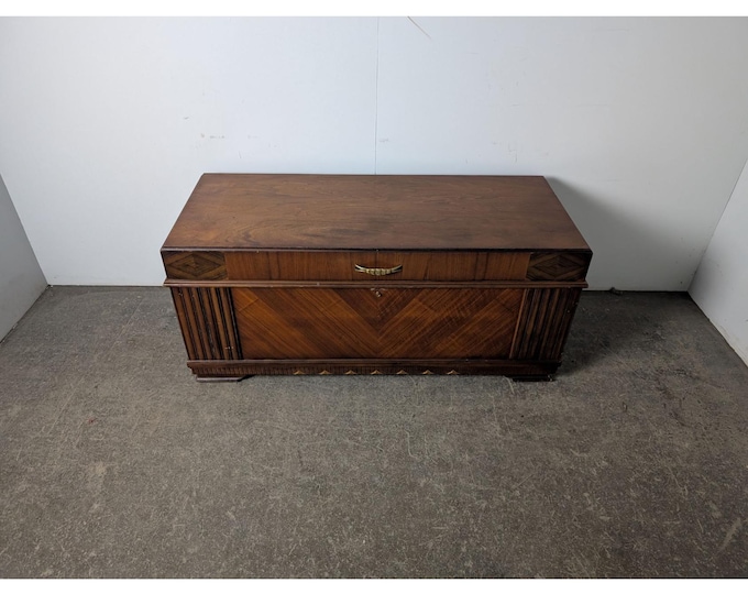 1940,S CEDAR LINED TRUNK # 197165 Shipping is not a 1.00 Shipping is not free please contact us before purchase Thanks