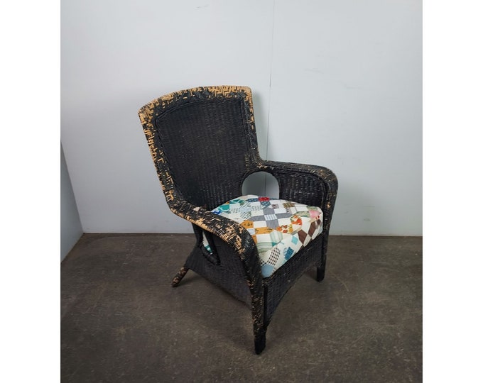 1940,s WICKER CHAIR # 193467 Shipping is not free please conatct us before purchase Thanks