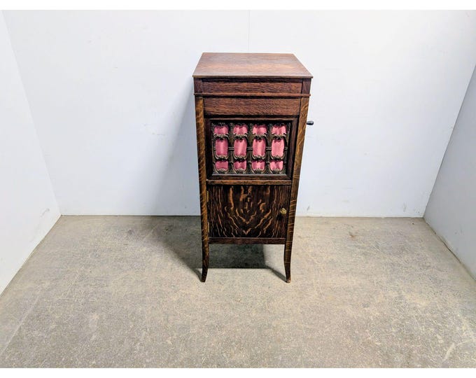 1900,S EDISON RECORD PLAYER # 198994 Shipping is not a 1.00 Shipping is not free please contact us before purchase Thanks