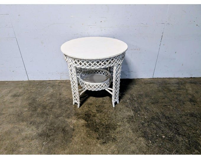 Unusual 1920,s Round Wicker Table # 198905 Shipping is not a 1.00 Shipping is not free please contact us before purchase Thanks