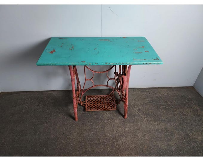Cast Iron Singer Sowing Machine Base Table # 195721 Shipping is not a 1.00 Shipping is not free please contact us before purchase Thanks