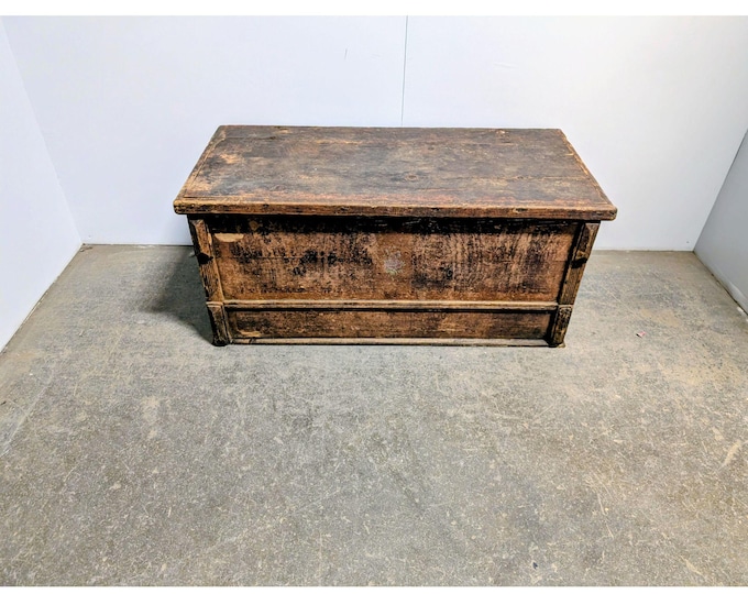 Mid 1800,s Flip Top Trunk # 200434 Shipping is not a 1.00 Shipping is not free please contact us before purchase Thanks