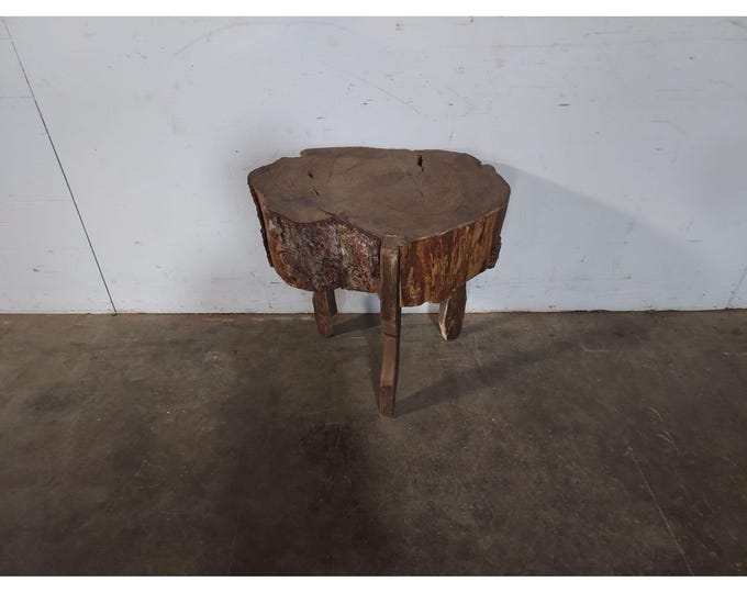Hand Made Log Table # 195422 Shipping is not a 1.00 Shipping is not free please contact us before purchase Thanks
