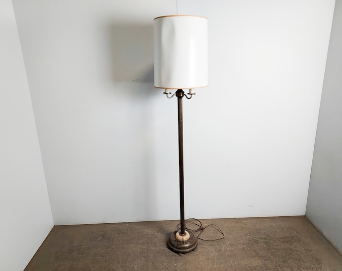 1940,S IRON FLOOR LAMP # 192403 Shipping is not a 1.00 Shipping is not free please contact us before purchase Thanks