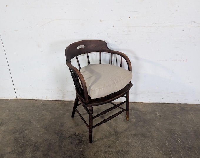 Late 1800,s Barrel Back Windsor Chair # 197400 Shipping is not a 1.00 Shipping is not free please contact us before purchase Thanks