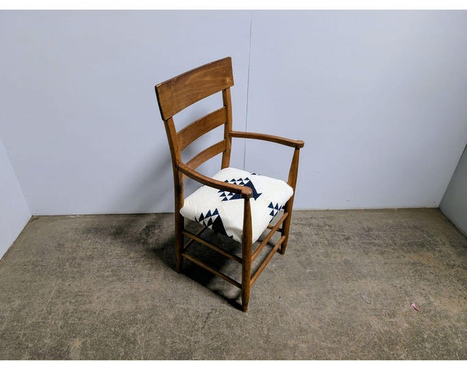 MID 1800,S COUNTRY CHAIR # 200378 Shipping is not a 1.00 Shipping is not free please contact us before purchase Thanks
