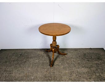 Elegant 1880,s Maple Tripod Table # 197851 Shipping is not a 1.00 Shipping is not free please contact us before purchase Thanks