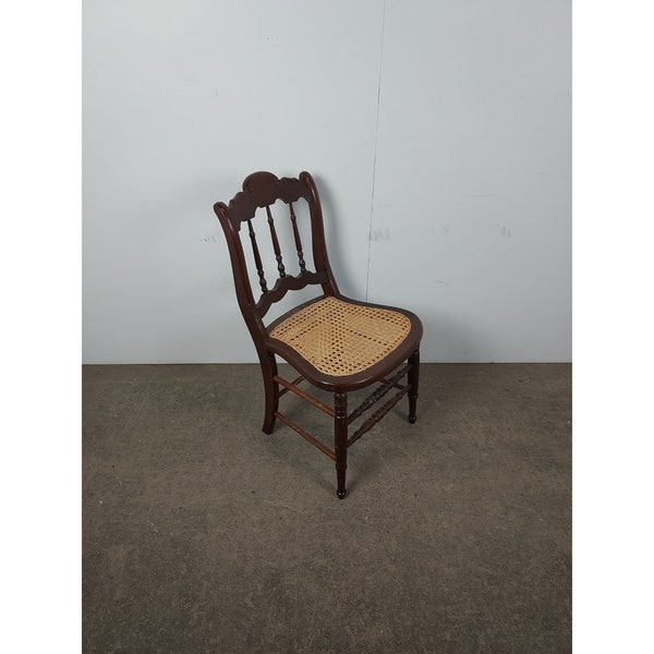 1880,s Spindle Back Side Chair # 189927 Verzending is niet gratis. Neem voor aankoop contact met ons op. Bedankt