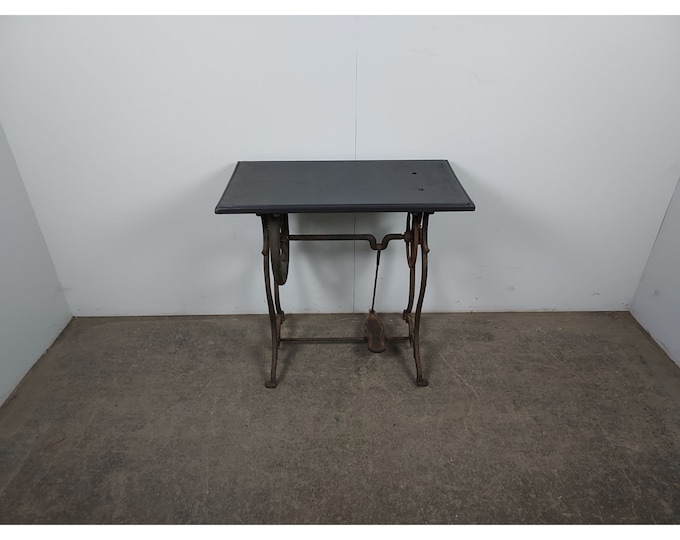 Simple 1920,s Table On A Sowing Machine Base # 194651 Shipping is not a 1.00 Shipping is not free please contact us before purchase Thanks