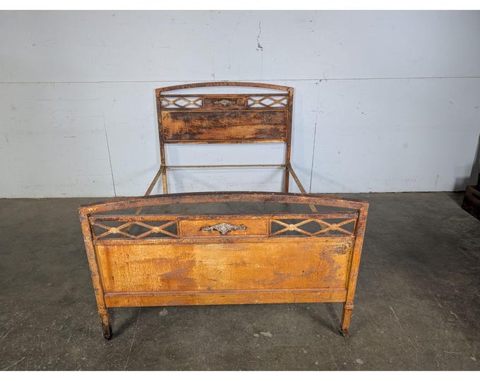 UNIQUE 1930,S IRON BED # 197375 Shipping is not a 1.00 Shipping is not free please contact us before purchase Thanks