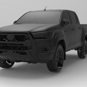 Puede incluir: Una camioneta negra mate con cabina doble. El vehículo tiene ruedas negras, una parrilla negra y faros negros. La camioneta está sobre un fondo blanco.