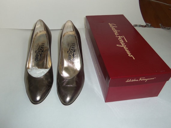 Metallic Ferragamo pumps / 1970s / Size 7