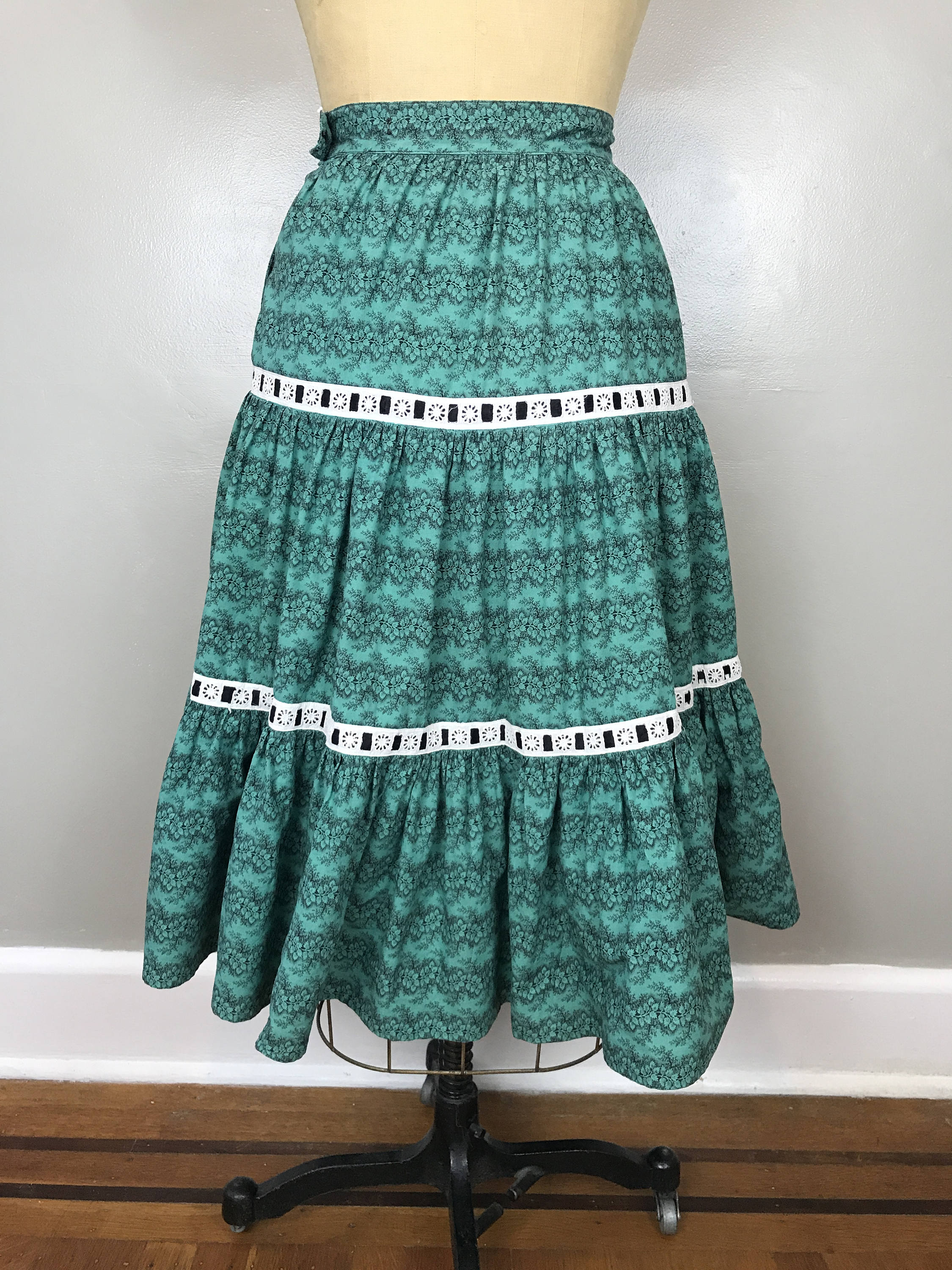 Green Patterned Tiered Skirt With Bows / 60's / Small | Etsy