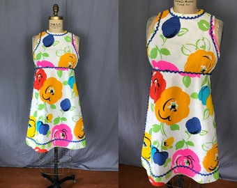 Sleeveless Floral White Pique Dress / 60's / medium / print pattern summer spring flower