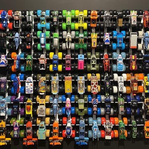 Exhibidor de pared Monster Truck de Monster Jam / Almacenamiento y organizador a escala 1:64 para Hot Wheels imagen 5
