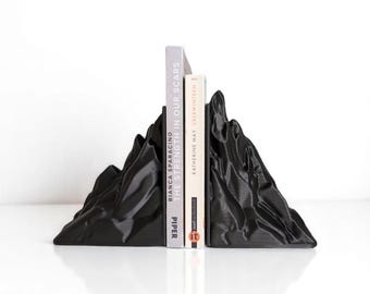Minimalist Mountain Bookends – Modern Sculptural Book Support Set