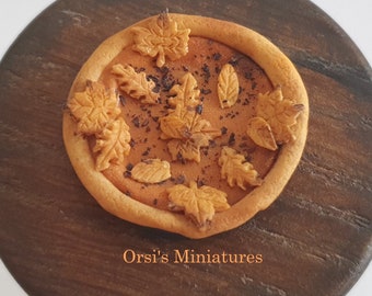 Dollhouse miniature rustic pumpkin pie "A" in 1 inch scale