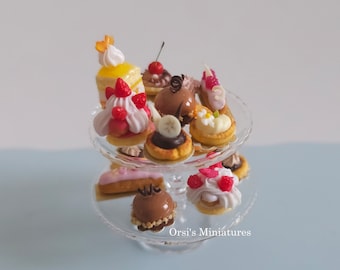 Support à thé miniature à 2 niveaux pour maison de poupée avec pâtisseries à l'échelle de 2,5 cm (1 po.)