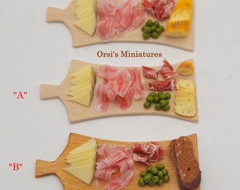 Planche de prosciutto et de fromage miniatures maison de poupée à l'échelle de 1 pouce (1:12)