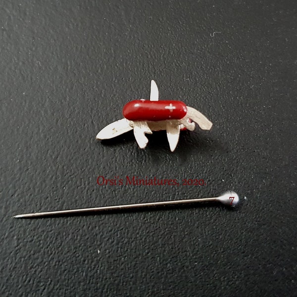 Miniatuur Zwitsers zakmes in 1 inch (1:12) schaal