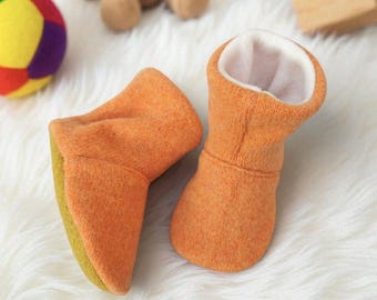 Patrón de costura para botas de bebé: Tutorial de pantuflas de lana (Descarga PDF)