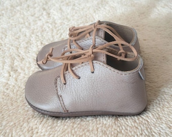 Patrón de costura para zapatos de bebé: estilo Oxford, tallas 6-30 meses (Descarga PDF)