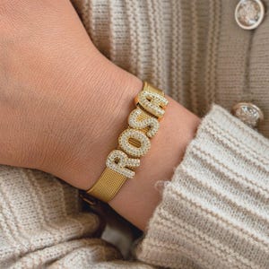 Personligt diamantbubbelarmband • Anpassad namnmanschett • Delikat stapelbart armband • Minimalistisk design • Perfekt present till henne