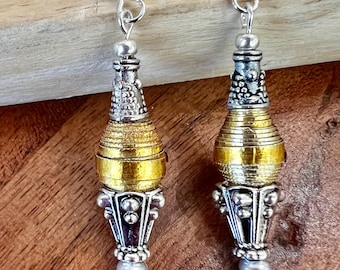 Gouden en zilveren papieren kraaloorbellen nr. 349