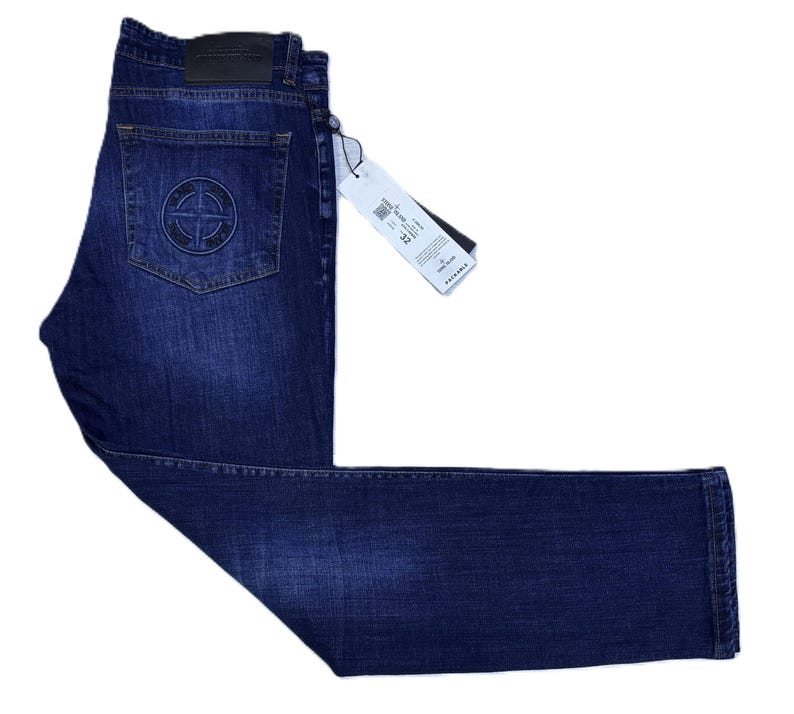 May include: Dark blue denim jeans with a classic five-pocket design. Features a logo patch on the back pocket and a leather patch at the waistband. Includes a size tag. A stylish and durable garment.
