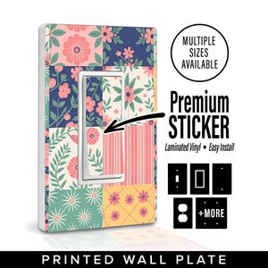Op de afbeelding: Een bloemenprint wandplaat met een patchwork ontwerp met roze, blauwe, gele en groene bloempatronen. De plaat heeft een wit frame voor een lichtschakelaar. Tekst op de afbeelding zegt "Premium Sticker" en "Multiple Sizes Available."