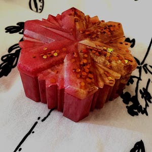 Boîte à bijoux en résine.