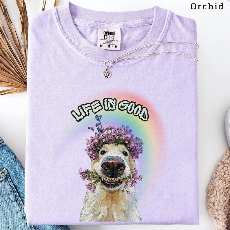 Camiseta con estampado de perezoso sonriente y corona de flores "La vida es buena" / Gráfico de arcoíris imagen 4