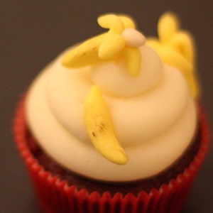 Fondant Bananas, Peeled and Unpeeled, for Decorating Cupcakes, Cake or Mini-Cakes the Perfect Addition for Your Monkey Party image 3