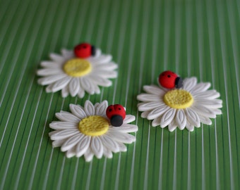 Fondant Daisy with Ladybug Flower Cupcake, Cookie or Mini-Cake Toppers for Birthday, Baby Shower, or Baptism Celebrations