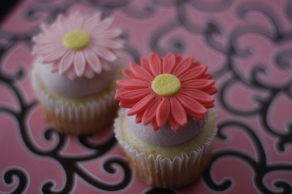 Daisy Flower Fondant Cupcake, Cookie or Mini-cake Toppers for Birthday,  Engagement, Baby Shower, Baptisms or Weddings 