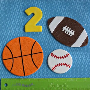 Fondant Sports Basketball, Baseball, Football and Age Cake Decorations Bild 3