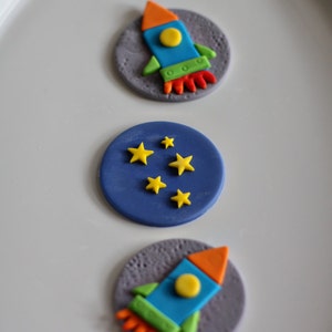 Fondant Rocket, Stars and Planet Cake Decorations for a Space Party Birthday Cake image 5