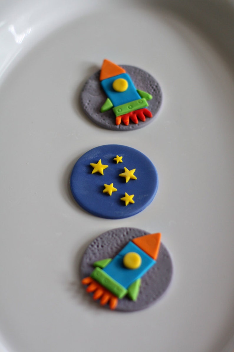 Fondant Rocket, Stars and Planet Cake Decorations for a Space Party Birthday Cake image 5