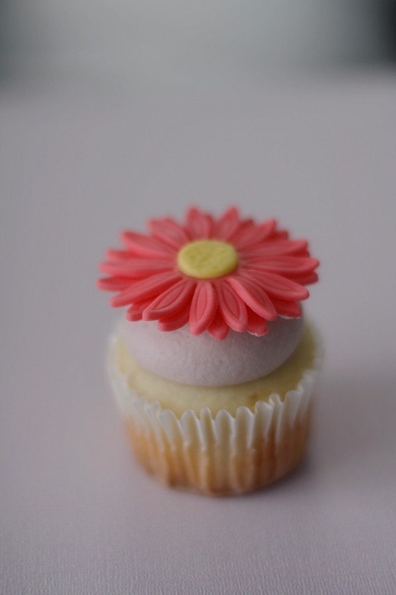 Daisy Flower Fondant Cupcake, Cookie or Mini-cake Toppers for