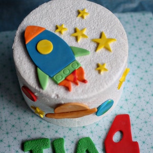 Fondant Rocket, Stars and Planet Cake Decorations for a Space Party Birthday Cake image 4