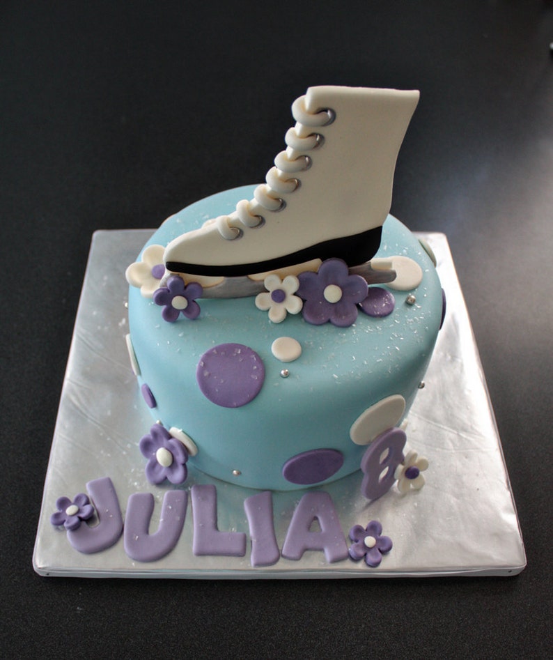 Fondant Roller Skate Cake Topper, with Polka Dots, Name and Age Decorations for a Special Roller Skating Themed Birthday Cake image 5
