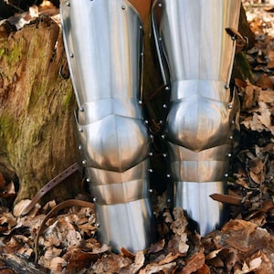 Medieval Steel Leg Greaves Armor: LARP Halloween Costume